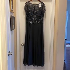 FORMAL Long Chiffon Beaded Top Gown
CHARCOAL / Size 14/ XSCAPE Lord & Taylor